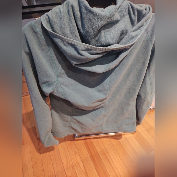 Women's North Face zip up hoodie - Picture 3 of 5